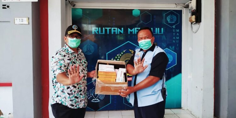 Kepala BNNP Sulbar Kunjungi Lapas dan Berikan Bantuan Obat-obatan