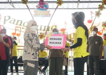 Gelar Bakti Sosial, Winarni Hadiri Anniversary Slanik Water Park Ke-5