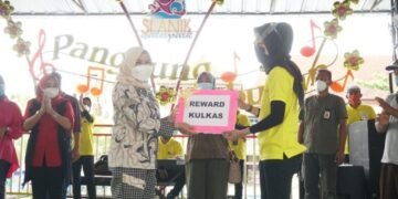 Gelar Bakti Sosial, Winarni Hadiri Anniversary Slanik Water Park Ke-5