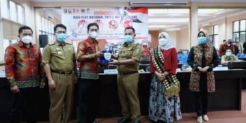 Peringati HPN, Nanang Ermanto Raih Penghargaan Tjindarboemi dari PWI Lampung