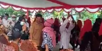 Astaga, Beredar Video Bupati Bahrain Tanpa Masker Joget Bersama Puluhan ASN