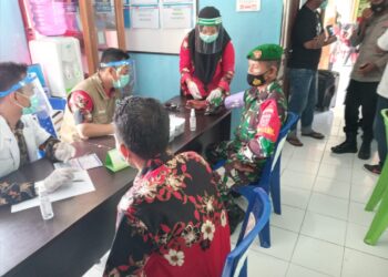 Danramil 1509-05/Kayoa Bersama Forkopimcam Ikuti Pencanangan Dan Vaksinasi Covid-19