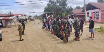 Cegah Wabah Diare dan Muntaber, Babinsa Bersama Masyarakat Kerja Bakti Bersihkan lingkungan