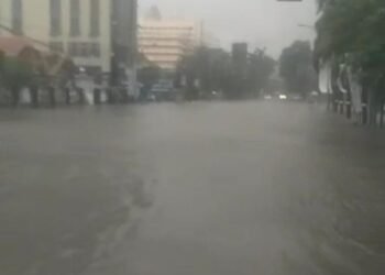 Kota Semarang Banjir, Pertokoan dan Perkantoran Tergenang