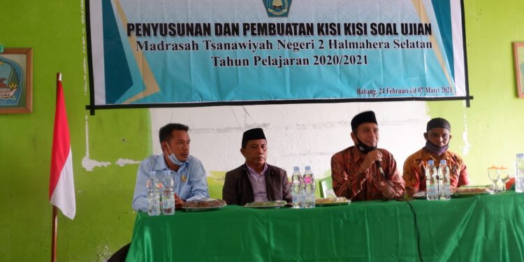 Buka Kegiatan Penyusunan Dan Pembuatan Kisi-Kisi Soal Ujian. Ini Pesan Kakan Kemenag Halsel