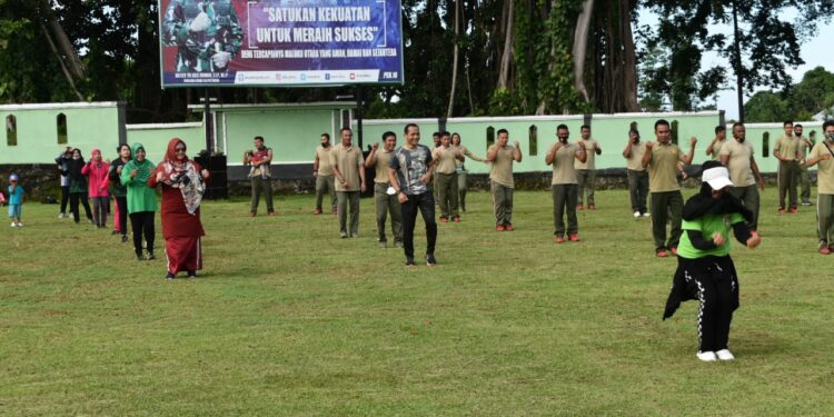 Prajurit Kodim 1509/Labuha Dan Persit KCK Gelar Olahraga Bersama