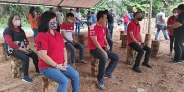 Camat Langowan Selatan Sulap Tempat Sampah Desa Manembo Jadi Bersih dan Indah