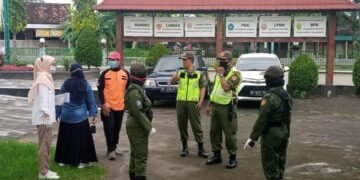 Cegah Penularan Covid-19, Lurah Triharjo Terus Bersinergi Berikan Edukasi 5M
