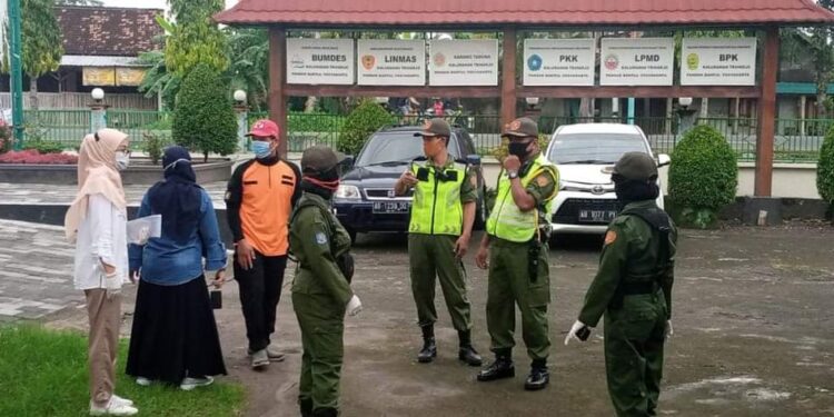 Cegah Penularan Covid-19, Lurah Triharjo Terus Bersinergi Berikan Edukasi 5M