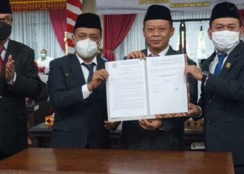 DPRD Lamsel Gelar Paripurna Usulan Pengesahan Pengangkatan Bupati dan Wakil Bupati Terpilih