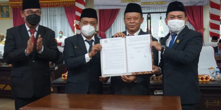 DPRD Lamsel Gelar Paripurna Usulan Pengesahan Pengangkatan Bupati dan Wakil Bupati Terpilih