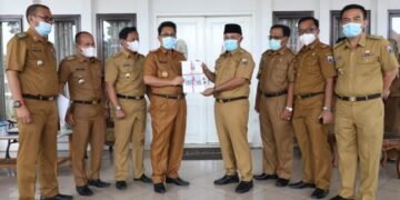Plh Bupati Lamsel Serahkan Nota Pelaksana Tugas Kepada Bupati Terpilih Nanang Ermanto