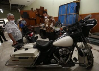 Aulia Temukan Sejumlah Kendaraan Mewah Dengan Plat Merah, Mangkrak di Gudang