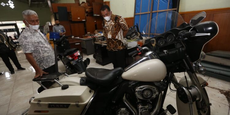 Aulia Temukan Sejumlah Kendaraan Mewah Dengan Plat Merah, Mangkrak di Gudang