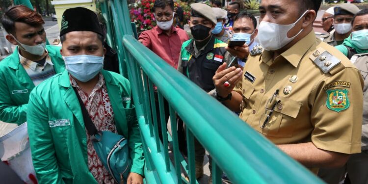 Temui Demonstran di Balai Kota, Ini Pesan Wakil Wali Kota Medan