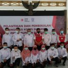 Bupati Bantul Abdul Halim Muslih foto bersama Ketua PMI Bantul dan jajaran Pengurus KSR PMI periode 2021-2023 yang dilantik