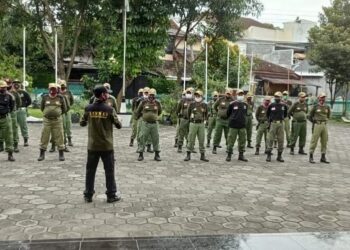 Kelurahan Caturtunggal Depok Adakan Pembinaan dan Rapat Koordinasi Bersama Linmas