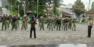 Kelurahan Caturtunggal Depok Adakan Pembinaan dan Rapat Koordinasi Bersama Linmas
