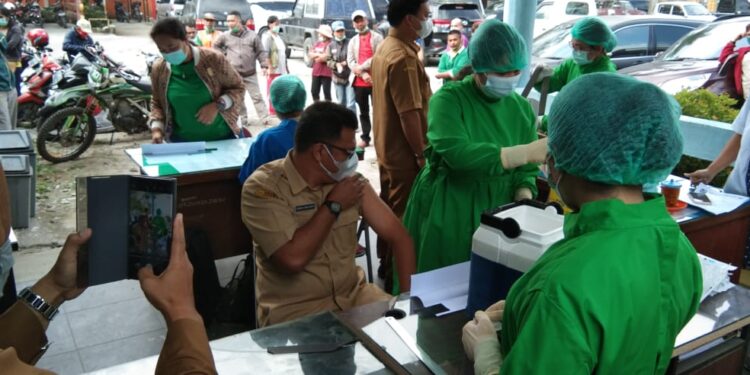 Guna Pencegahan Terenfeksi Covid-19 Pegawai PUPR Karo Disuntik Vaksin
