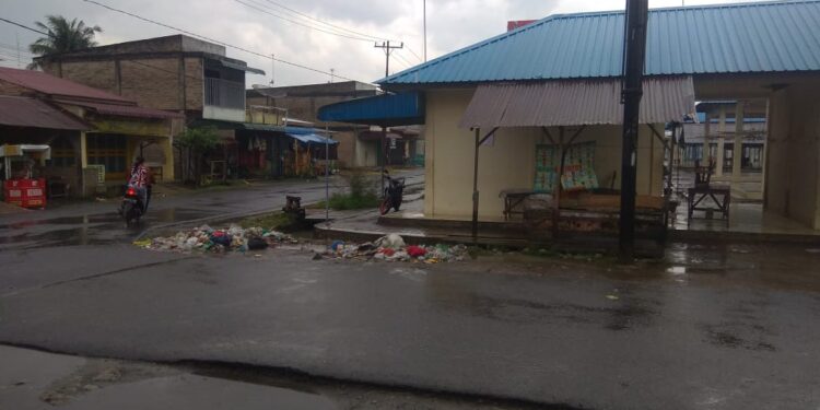 Pusat Kota Pematang Bandar Terkesan Jorok dan Kumuh. Tumpukan Sampah Berserakan Mengeluarkan Aroma Tak Sedap