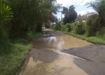 Info ke Pemerintah, Jalan Simpang Mangga Menuju Tugu Sujono Bandar Betsy Bagai Kubangan Kerbau