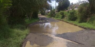 Info ke Pemerintah, Jalan Simpang Mangga Menuju Tugu Sujono Bandar Betsy Bagai Kubangan Kerbau