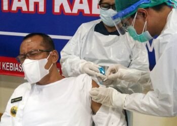 Pejabat dan ASN di Sekretariat Daerah Pemkab Lamsel Jalani Vaksinasi Covid-19