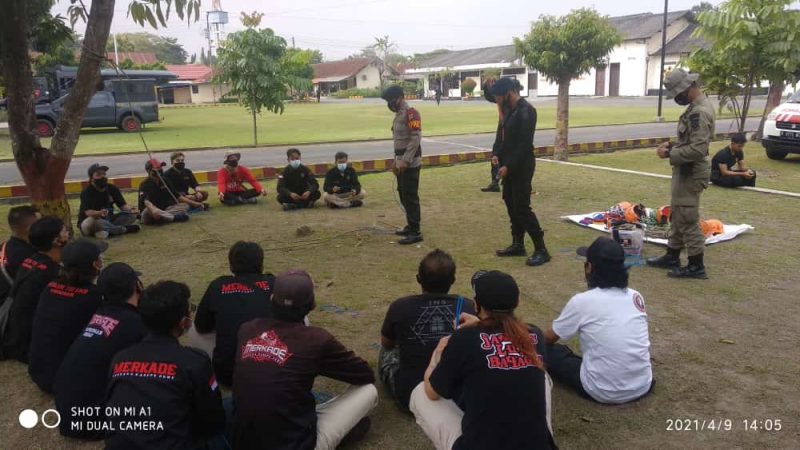 Tampak sebagian peserta mengikuti pelatihan di Mako Brimob Gondowulung Bantul Daerah Istimewa Yogyakarta, Jumat (09/04/2021)