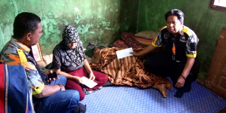 LSM GMBI KSM Penengahan Bagikan Infak Shodaqoh di Enam Desa