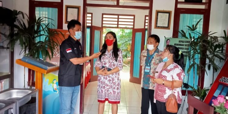 Kadis Pendidikan Monitor Langsung Pelaksanaan Ujian Akhir Sekolah SD dan SMP di Kabupaten Minahasa Utara