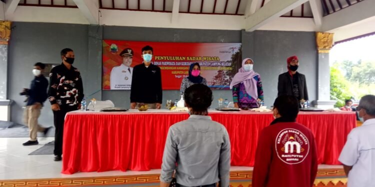 Dinas Pariwisata dan Kebudayaan Lamsel Gelar Penyuluhan Sadar Wisata di Pantai Batu Putih
