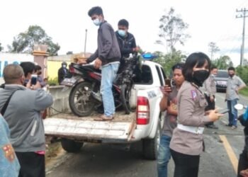 Mobil Kijang Inova Tabrak Sepeda Motor di Jalan Lintas Kotacane