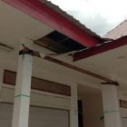 Salah satu plapon gedung Pasar Pagaran yang sudah terlihat rusak parah