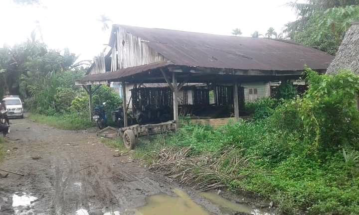 Tampak Jambur Dusun Tiga Namorindang Berneh Desa Sukadame Kecamatan Kutalimbaru kabupaten Deliserdang propinsi Sumatera Utara akan ambruk dan tak pernah diperbaiki