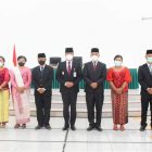 Wakil Bupati Humbahas Oloan Paniaran Nababan melantik dan mengambil sumpah jabatan 4 Pejabat Pimpinan Tinggi Pratama, Rabu (3/11/2021) di Pendopo Perkantoran Bukit Inspirasi Doloksanggul (Foto Dok/Dinas Kominfo)