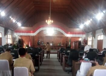 Wah, Paripurna Penyampaian Nota Jawaban Bupati Taput Hujan Interupsi