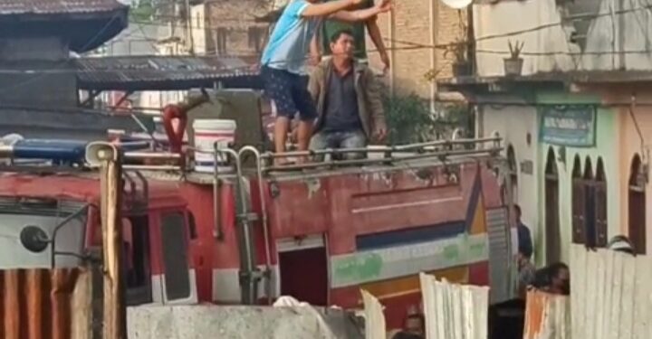 Dua Unit Rumah Dilalap Sijago Merah. Pemkab Taput Gunakan Metode Baru: Gunakan Gayung dan Ember Padamkan Api