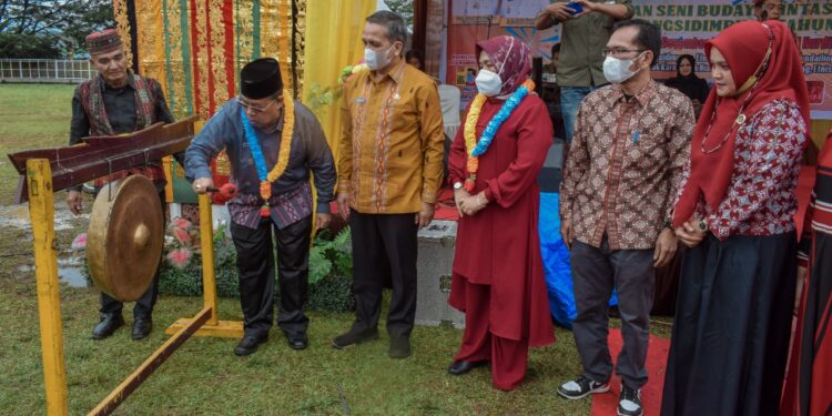 Wakil Walikota Buka Peresmian Pagelaran Seni Dan Budaya Lintas Etnis Kota P Sidimpuan
