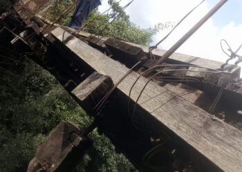 Warga Bertaruh Nyawa Seberangi Sungai, Jembatan Gantung Desa Ujung Gurap Rusak Parah