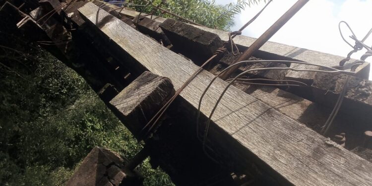Warga Bertaruh Nyawa Seberangi Sungai, Jembatan Gantung Desa Ujung Gurap Rusak Parah
