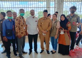 Bagi-Bagi Sembako, Pejuang Muda dan IPSM Labusel Peringati Hari Disabilitas Internasional