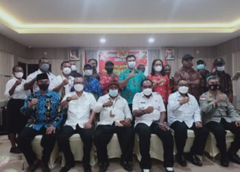 Lenis Kogoya Lantik LMA Kabupaten Keerom Periode 2021-2026