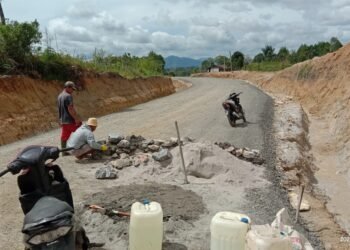 Tak Dapat Ganti Rugi Lahan, Mantan Anggota DPR RI Tembok Jalan Lingkar Ir Soekarno Siborong-borong