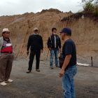 DR Capt Anthon Sihombing turun ke lokasi tanah miliknya di Siborong-borong, yang diklaim olehnya telah dirampas secara paksa
