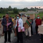 Masyarakat Lobu Siregar 1 terlihat saat melakukan aksi spontan turun ke lokasi proyek jalan lingkar Siborongborong
