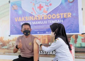 Jelang Akhir Masa Jabatan, Kapolres Mamuju Tengah Ajak Semua Personil Ikut Vaksinasi Booster