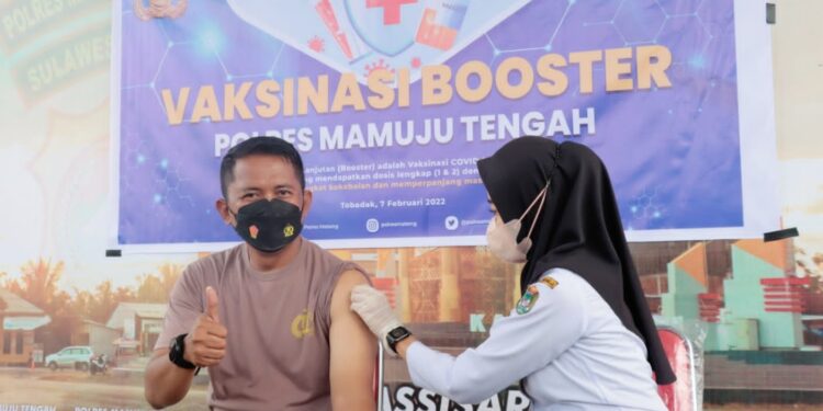 Jelang Akhir Masa Jabatan, Kapolres Mamuju Tengah Ajak Semua Personil Ikut Vaksinasi Booster