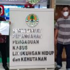 Ketua KTH Sejahtera Gunung Baringin Imam Roni Harahap didampingi Sekretarisnya Baharuddin Rambe saat menyambangi Kementerian LHK untuk menyerahkan laporan masyarakat
