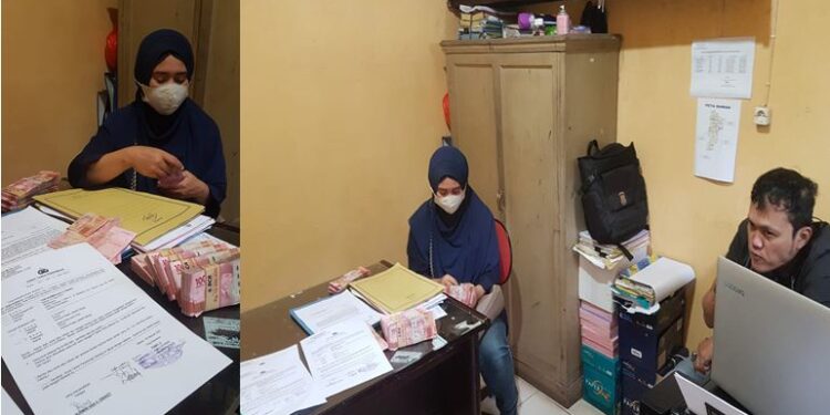Pelaku Ingkar Janji, Pelapor Rosa Nurmalasari Kembalikan Titipan Uang Ke Polsek Jati Asih
