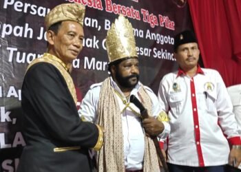 Masyarakat Lampung Nobatkan Lenis Kogoya Jadi Tuan Panglima Negara Gelar Laduk Suttan Panglimo Perdamayan